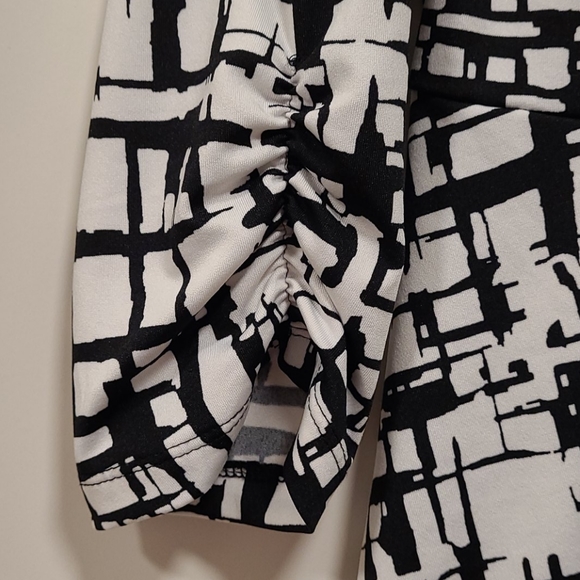 Per Seption Concept L Faux Wrap blouse. - Picture 2 of 5